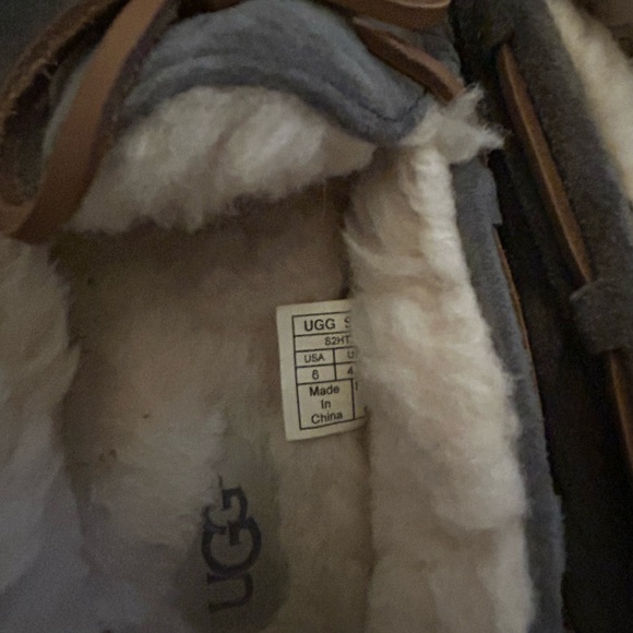 Ugg Dakota Moccasin Slippers - Picture 4 of 4